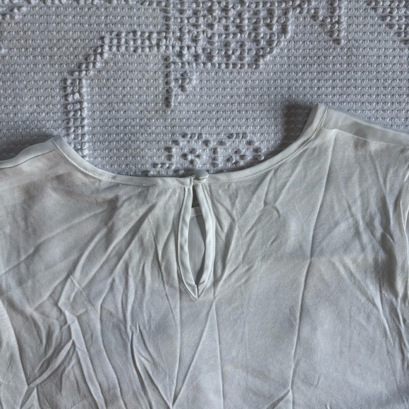 Charming Charlie womens size Large white satin cap sleeve blouse with floral hem - Picture 8 of 8